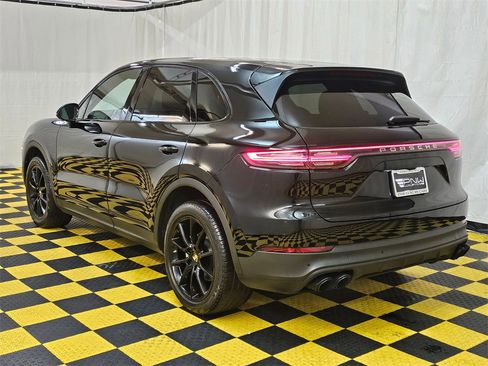 Used 2019 Porsche Cayenne Base image 5