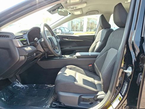Used 2025 Toyota Camry LE image 13
