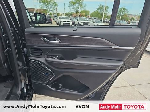 Used 2021 Jeep Grand Cherokee L Overland w/ Luxury Tech Group IV AWD/4WD image 38