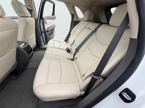 Used 2023 Cadillac XT5 Premium Luxury w/ Technology Package AWD/4WD image 9