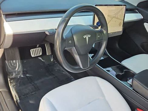 Used 2019 Tesla Model 3 Performance image 10