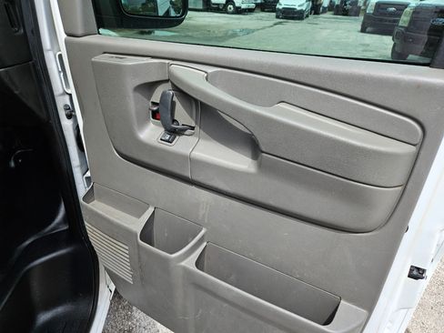 Used 2014 Chevrolet Express 2500 image 18