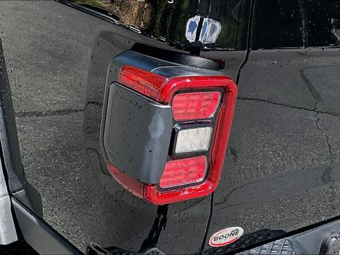 Used 2024 Jeep Gladiator Mojave w/ Safety Group AWD/4WD image 31
