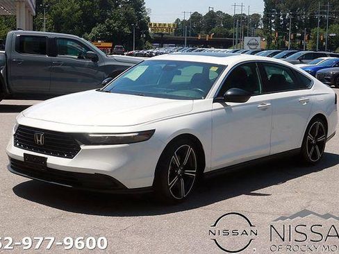 Used 2024 Honda Accord Sport image 3