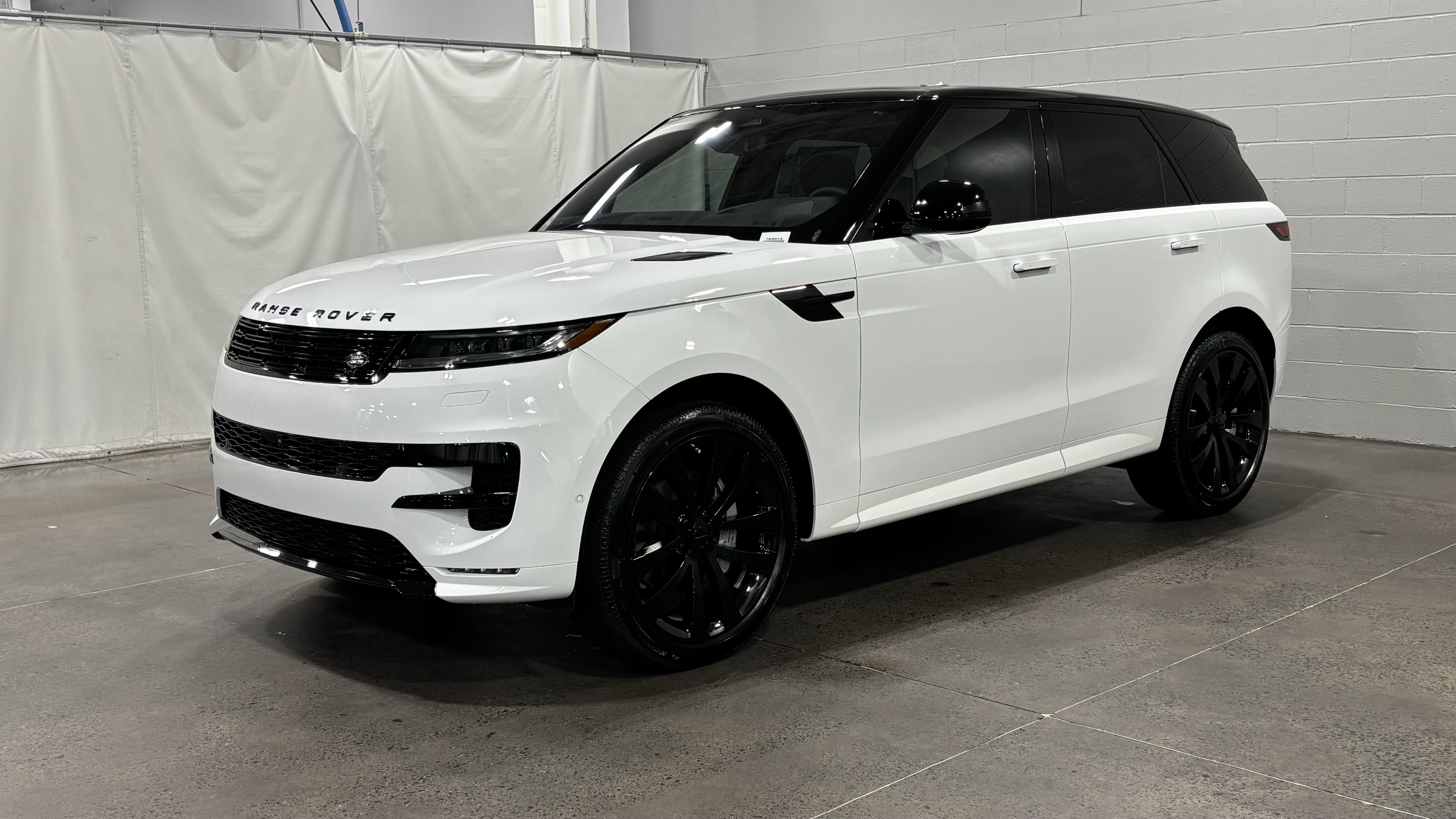 New 2026 Land Rover Range Rover Sport Dynamic SE AWD/4WD image 1