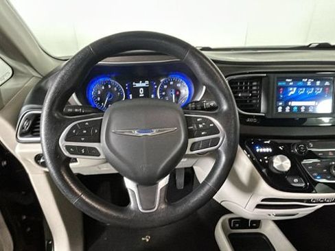 Used 2021 Chrysler Voyager Lxi FWD image 14