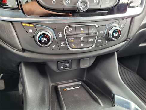 Used 2023 Chevrolet Traverse High Country image 33