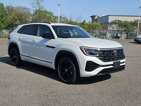 New 2026 Volkswagen Atlas Cross Sport SEL R-Line AWD/4WD image 2