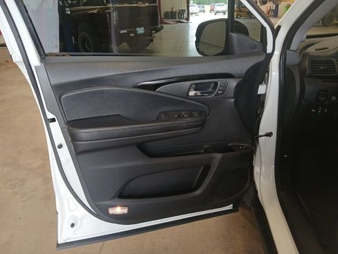 Used 2020 Honda Pilot Touring image 29