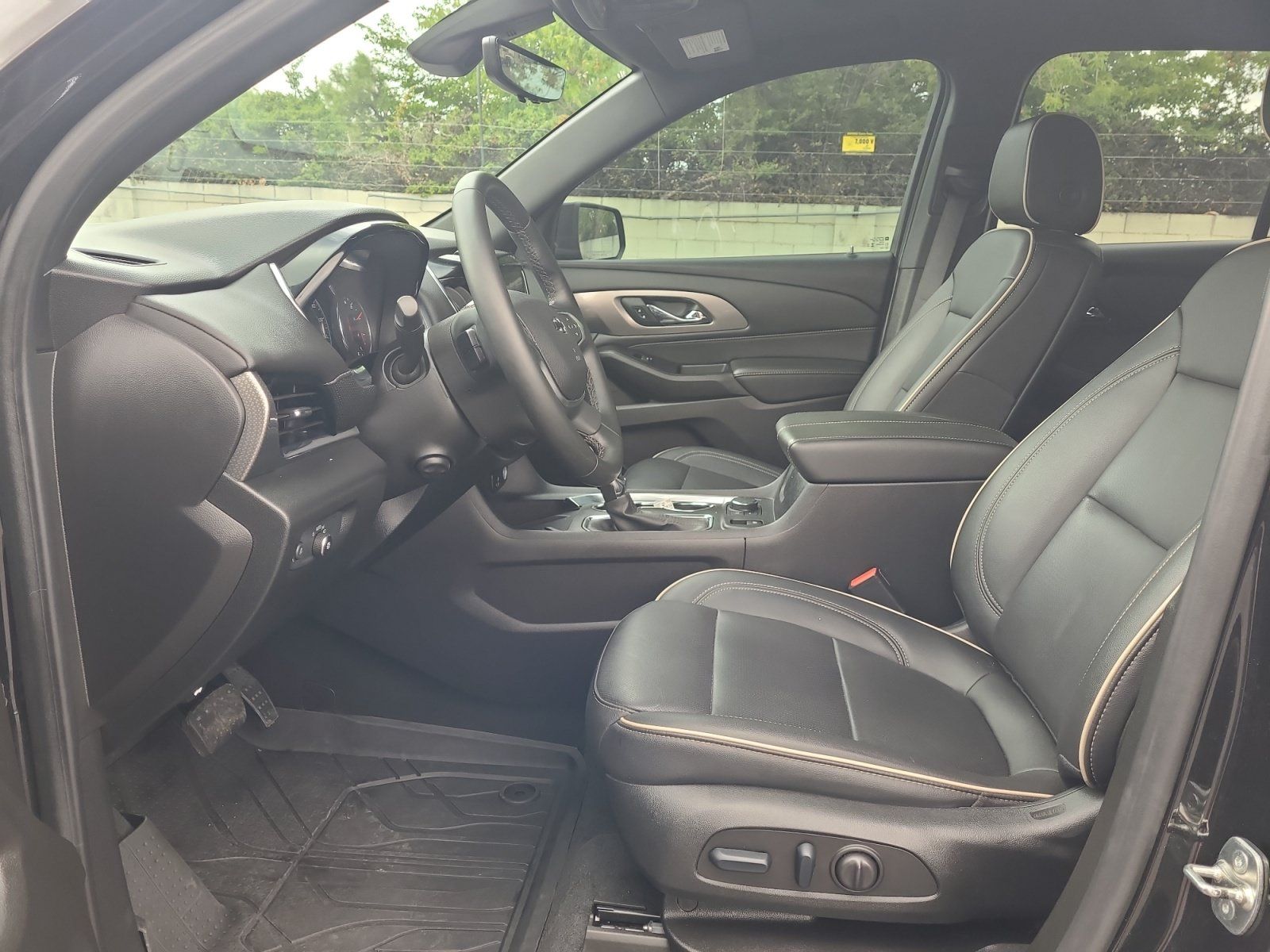 Used 2023 Chevrolet Traverse Premier w/ Redline Edition AWD/4WD image 12