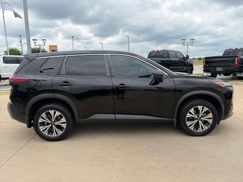 Used 2022 Nissan Rogue SV FWD image 6