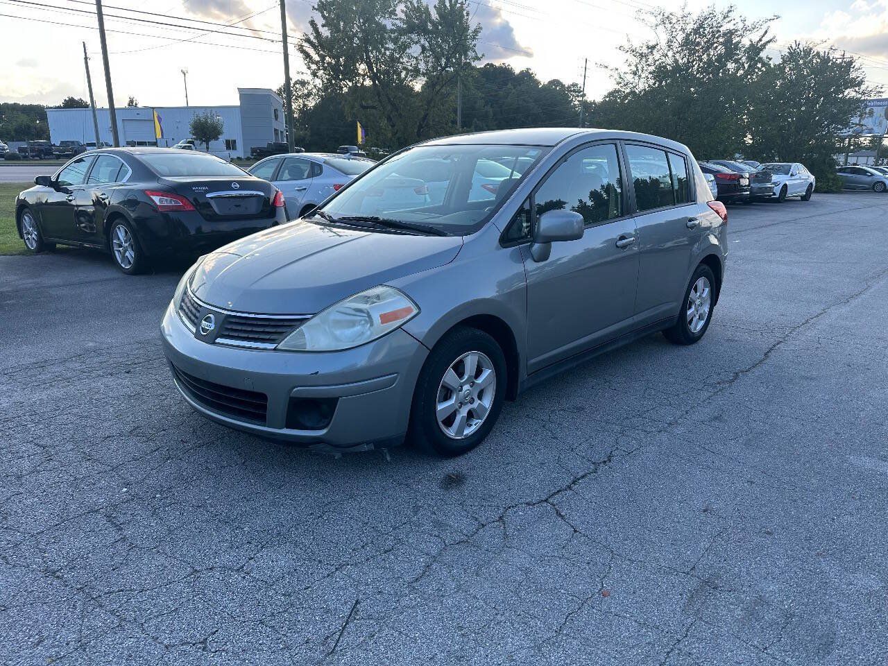 Used 2009 Nissan Versa Hatchback w/ Convenience Pkg FWD image 1
