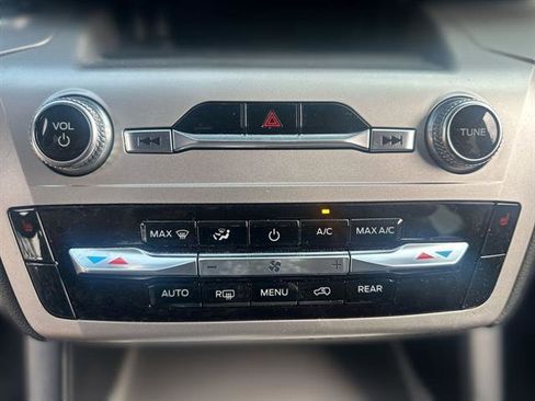 Used 2022 Ford Explorer XLT image 39