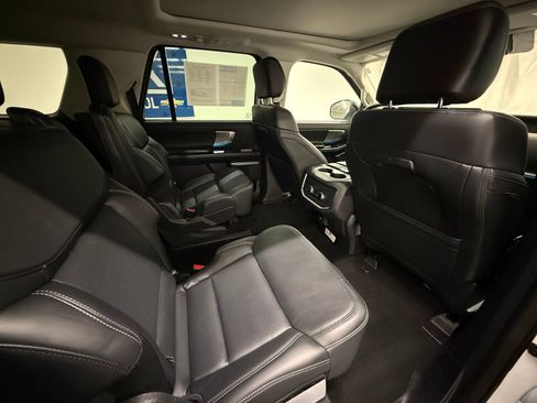 Used 2025 Ford Expedition Max Platinum AWD/4WD image 6