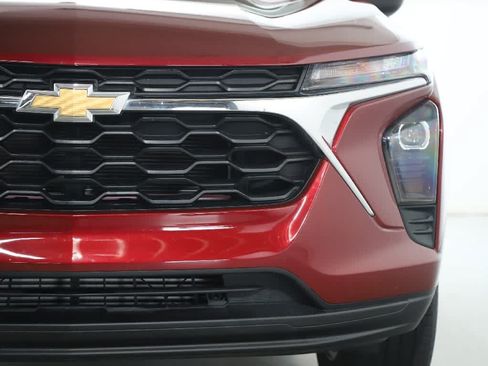 Used 2024 Chevrolet Trax LS w/ LS Convenience Package FWD image 7