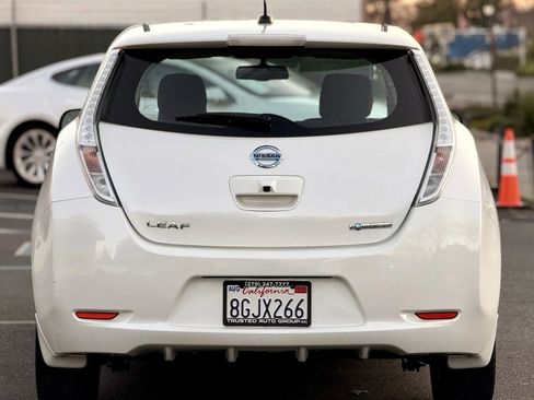 Used 2014 Nissan Leaf SV image 9