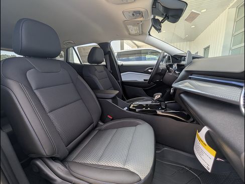 New 2026 Chevrolet Trax LT w/ Driver Confidence Package FWD image 13