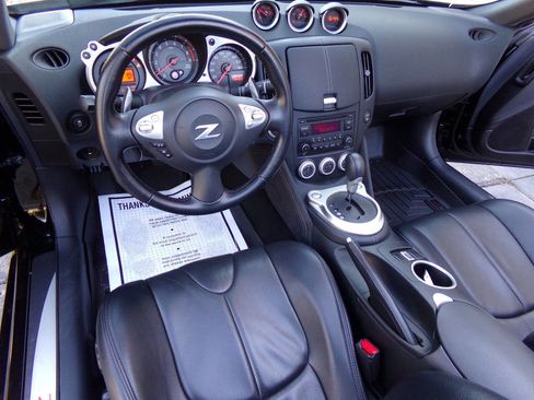 Used 2019 Nissan 370Z Roadster image 16