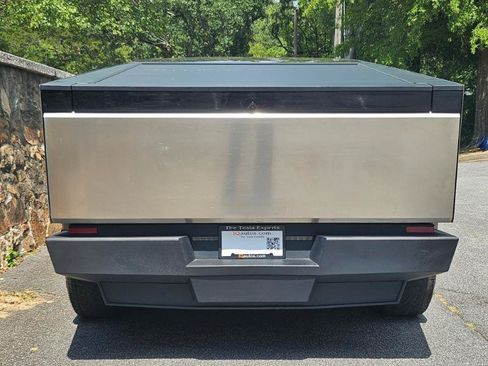 Used 2024 Tesla Cybertruck AWD Crew Cab image 9