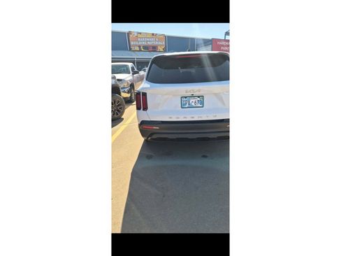Used 2022 Kia Sorento LX image 3