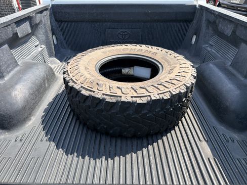 Used 2015 Toyota Tundra SR5 w/ SR5 Upgrade Package AWD/4WD image 4