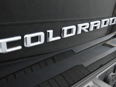 Used 2021 Chevrolet Colorado Z71 w/ Z71 Midnight Edition AWD/4WD image 27