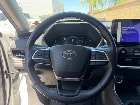 Used 2024 Toyota Grand Highlander AWD image 22