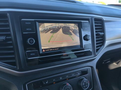 Certified 2022 Volkswagen Atlas Cross Sport SE image 27