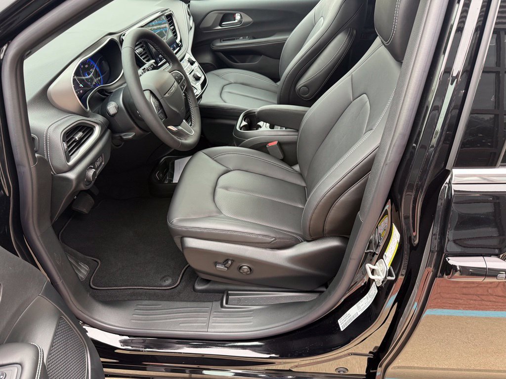 New 2027 Chrysler Pacifica Select FWD image 22