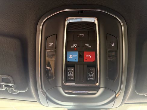 Used 2024 Jeep Grand Cherokee Laredo X w/ Luxury Tech Group I AWD/4WD image 22