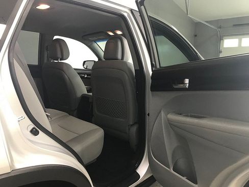Used 2013 Kia Sorento LX FWD image 15
