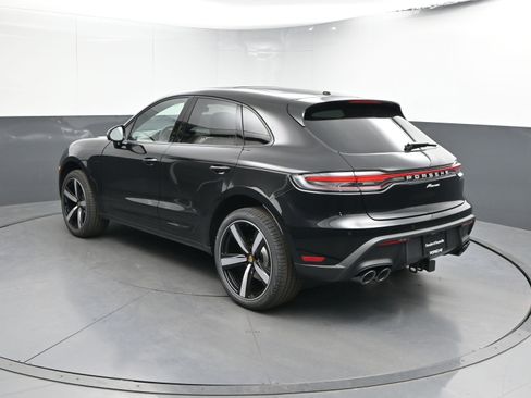Certified 2025 Porsche Macan image 3