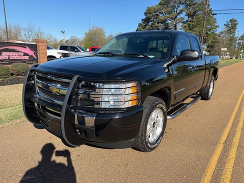 Used 2009 Chevrolet Silverado 1500 LT w/ Power Pack Plus AWD/4WD image 8