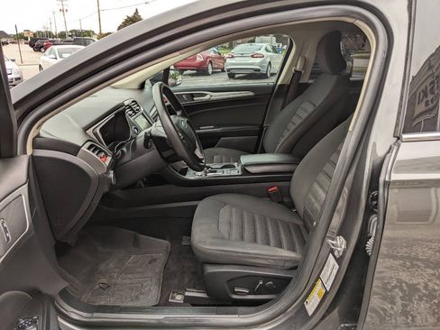 Used 2019 Ford Fusion SE FWD image 10