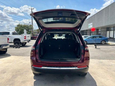 Used 2022 Jeep Grand Cherokee Limited 4xe image 8