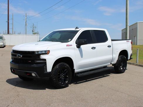 Used 2022 Chevrolet Silverado 1500 LT Trail Boss w/ Bed Protection Package AWD/4WD image 2