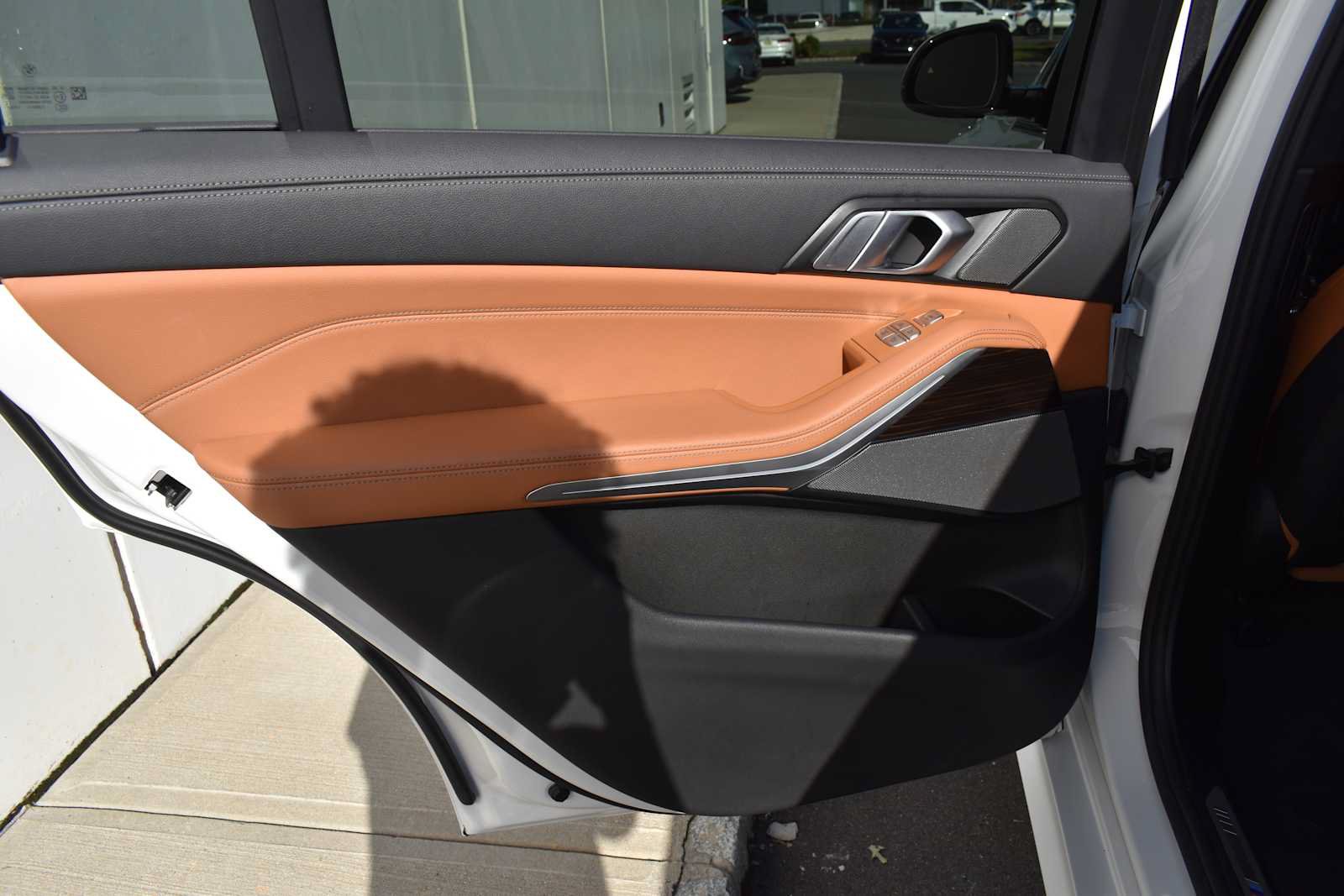 Used 2021 BMW X7 M50i w/ Cold Weather Package AWD/4WD image 14