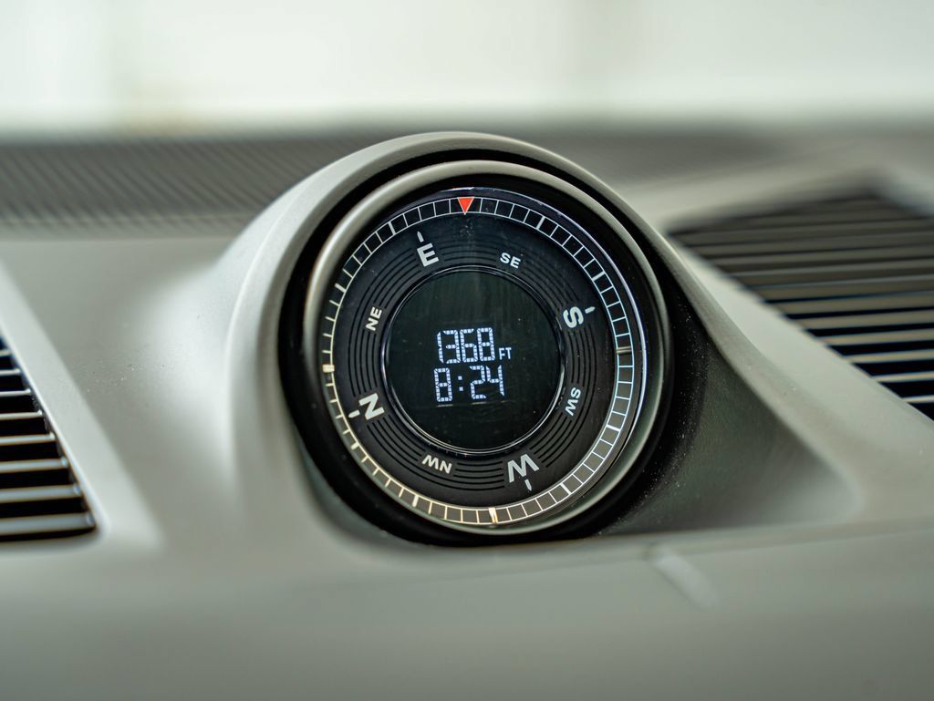 Certified 2025 Porsche Cayenne E-Hybrid Coupe AWD/4WD image 29