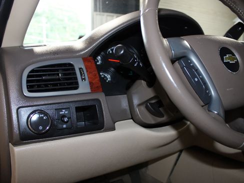 Used 2013 Chevrolet Avalanche LS RWD image 21