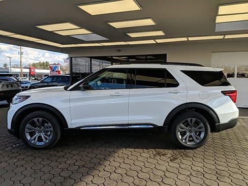 Used 2025 Ford Explorer Active w/ Active Comfort Package image 9