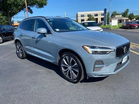 Used 2022 Volvo XC60 B5 Momentum w/ Climate Package AWD/4WD image 1