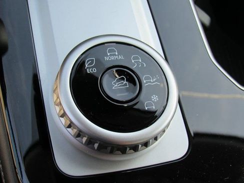 New 2025 Mitsubishi Outlander SE image 19