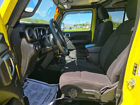 Used 2023 Jeep Wrangler Unlimited Sport image 17