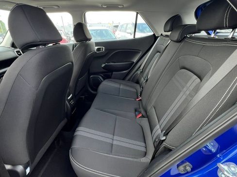 Used 2025 Hyundai Venue SEL FWD image 23