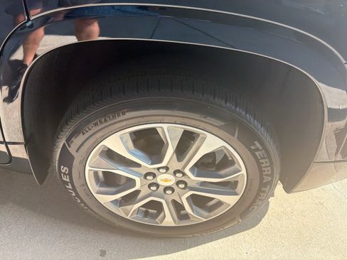 Used 2021 Chevrolet Traverse Premier AWD/4WD image 12
