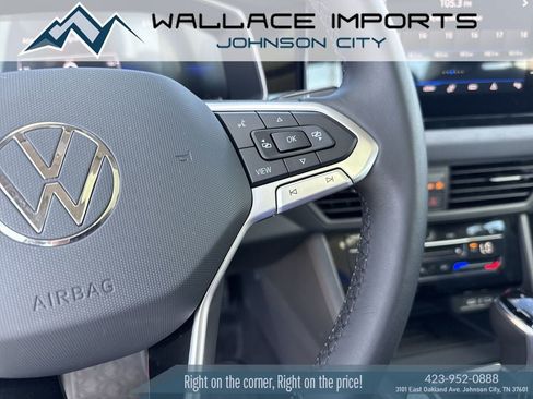 Certified 2025 Volkswagen Jetta SE FWD image 31