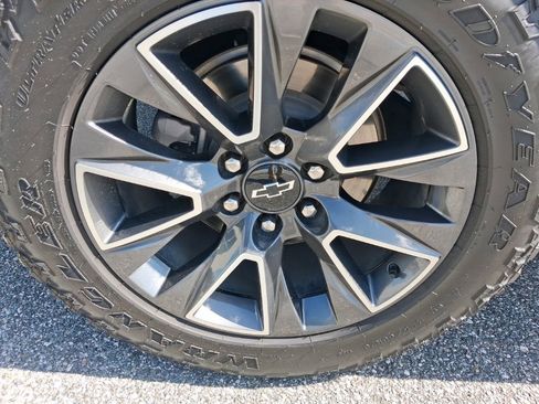 Used 2023 Chevrolet Suburban Z71 w/ Luxury Package image 16