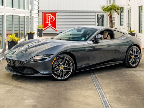 Used 2021 Ferrari Roma RWD image 2