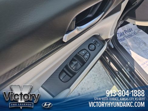 Used 2025 Nissan Altima 2.5 SV FWD image 11