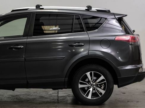 Used 2018 Toyota RAV4 XLE image 18